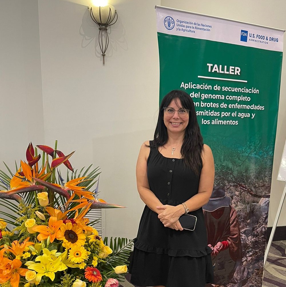Dr. Andrea Moreno-Switt at the workshop “WGS in food and waterborne outbreaks.” Lima, Perú. January 30th, 2024